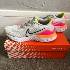 Womens Nike Renew running shoe